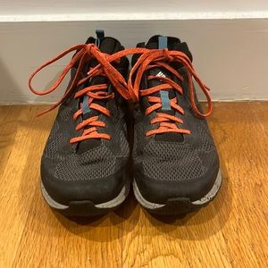 Columbia Vitesse Mid Outdry hiking sneakers shoes